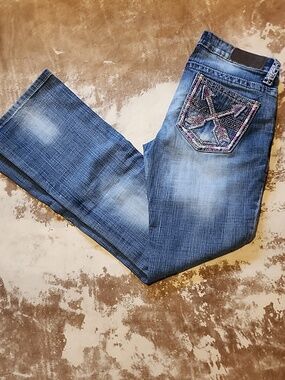 Cowgirl Up Wide Legged Low Rise Blue Jeans With Pink Stiching. Size: 29